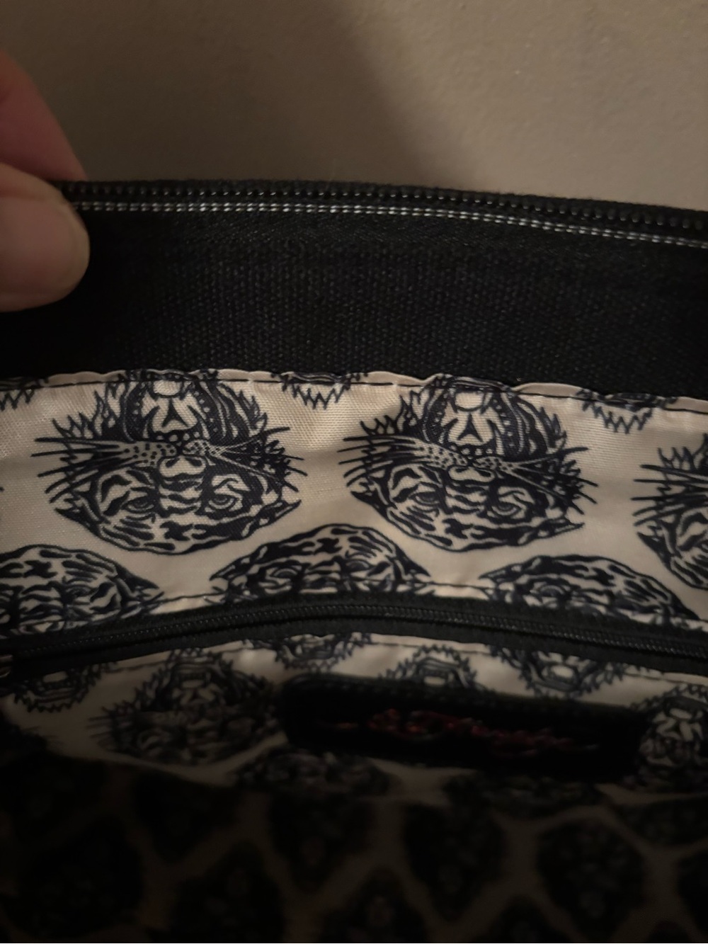 ED HARDY Black Tattoo-Print Canvas Tote Bag WITH CHAIN DETAIL NWT - Picture 8 of 9